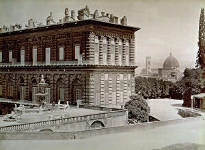 Images Dated 20th December 2010: A wing of Palazzo Pitti from the Boboli Gardens. On the left the Fountain of the Artichoke