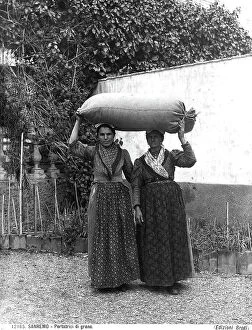Images Dated 11th December 2006: Two women bearing wheat on their heads in San Remo