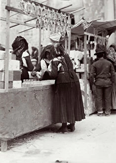 Images Dated 20th March 2009: Women at the market