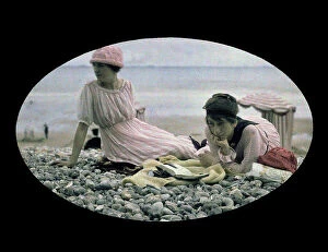 Images Dated 12th March 2008: Two women sitting on a beach