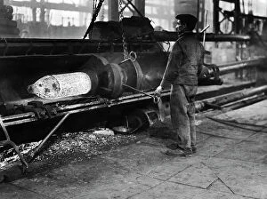 Images Dated 15th March 2010: Workers in a 'Bullets Italian Factory' ('Fabbrica Italiana Proiettili'), 1920