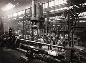 Images Dated 18th April 2011: Workers and machinery in the Fabbrica Italiana Proiettili, 1920